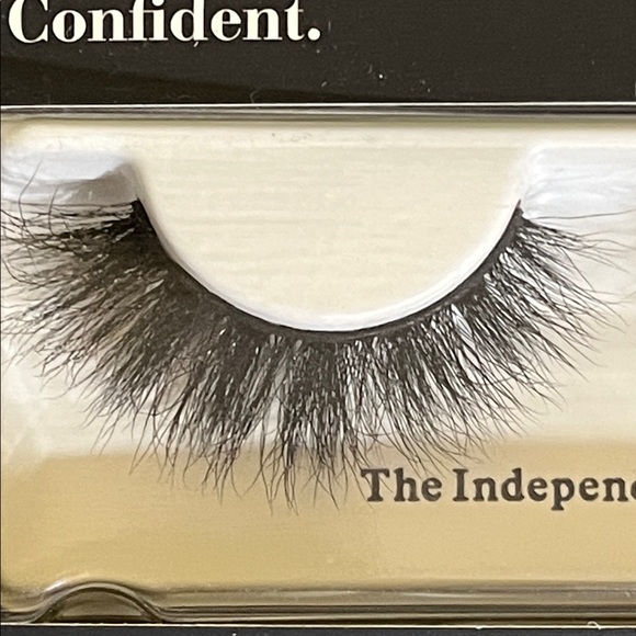 KISS x Marilyn Monroe The Independent Woman False Eyelashes - Black - Picture 4 of 5